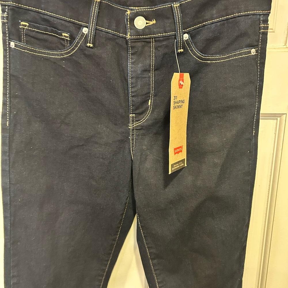 Classic Levi Strauss 311 Shaping Skinny Jeans size 28